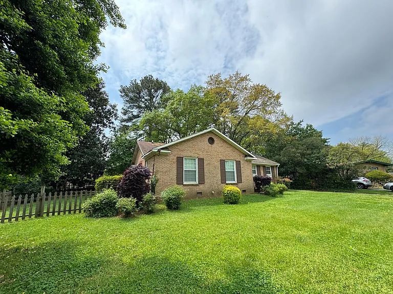 1514 Archdale Dr — Photo 1
