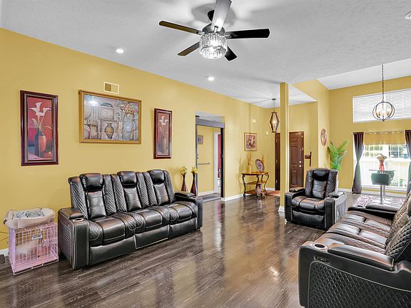 3rd image of 351 Knotts Cir
