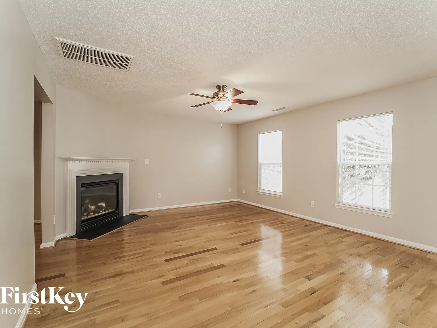 3 bed, 2.5 bath, 1908 sqft, $2,275 — Photo 4