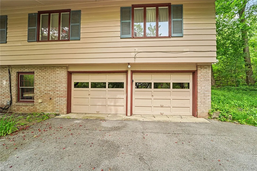 5 bed, 4.0 bath, 3751 sqft, $3,750 — Photo 3