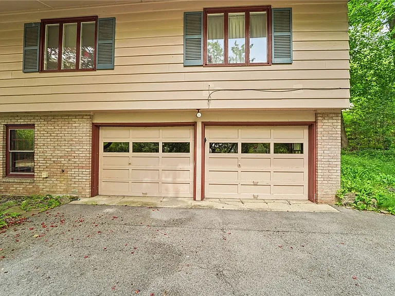 102 Corson Pl — Photo 3