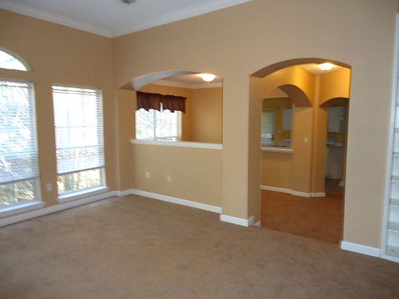 5th image of 2502 Jerry Jones Dr APT 1