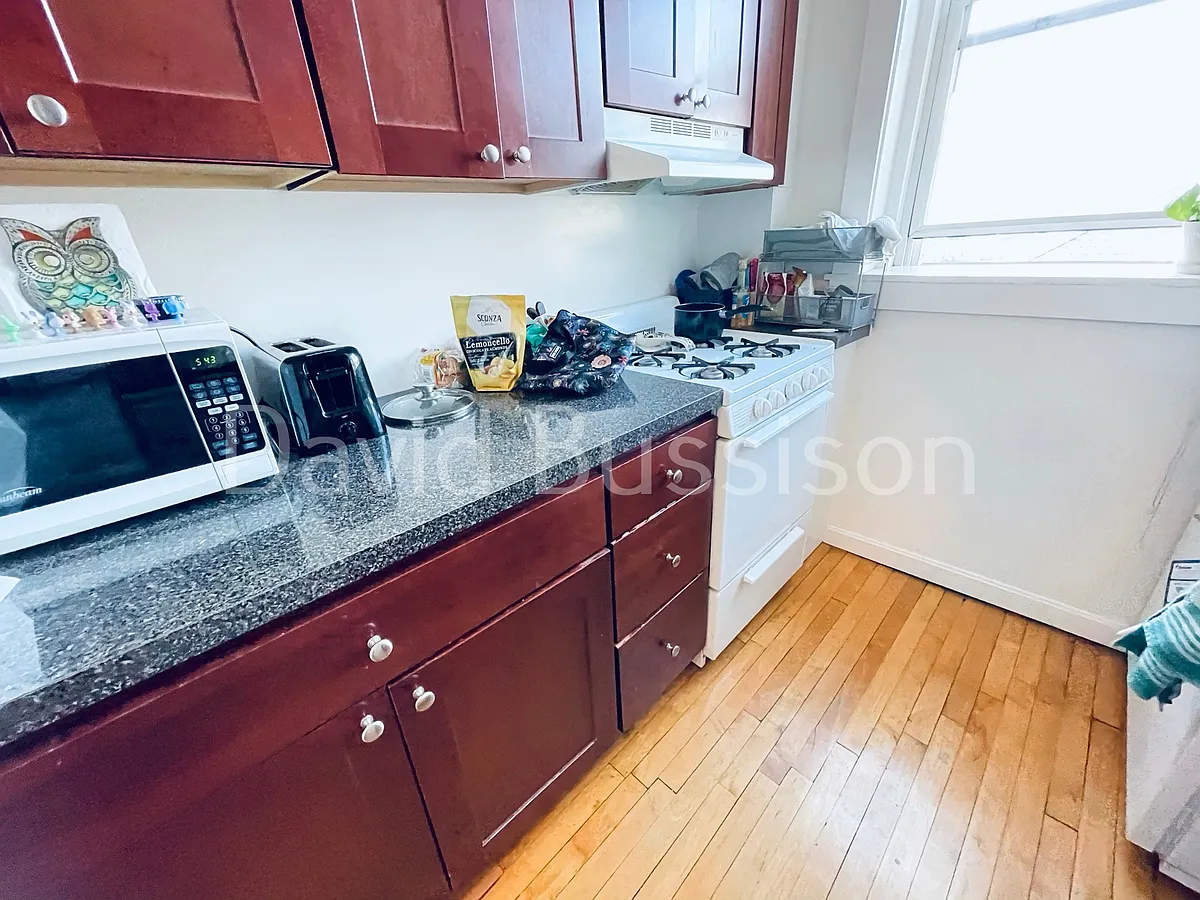 Building Photo - 28 Quint Ave #42