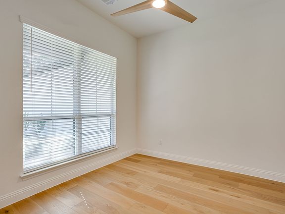 5th image of 173 Oak Grove Way