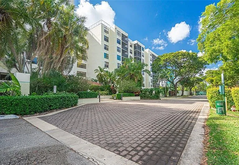 109 Lake Emerald Dr #108 — Photo 60