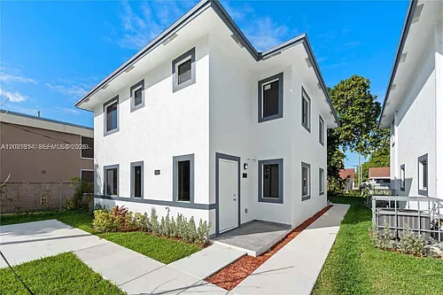 2243 NW 50th St #2 Photo 1