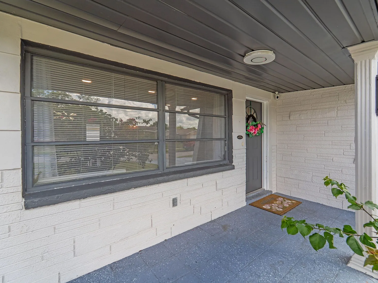 3 bed, 2.0 bath, 1210 sqft, $1,895 — Photo 2