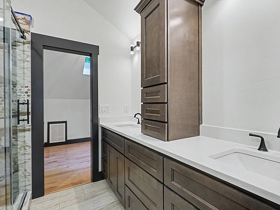 5th image of 1583 Spring Cove Rd