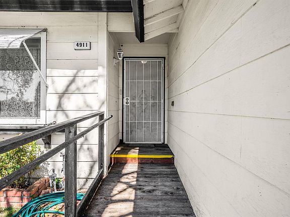 4th image of 4911 Oak Park Way