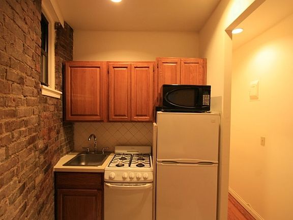 3rd image of 112 E 90th St APT 2B