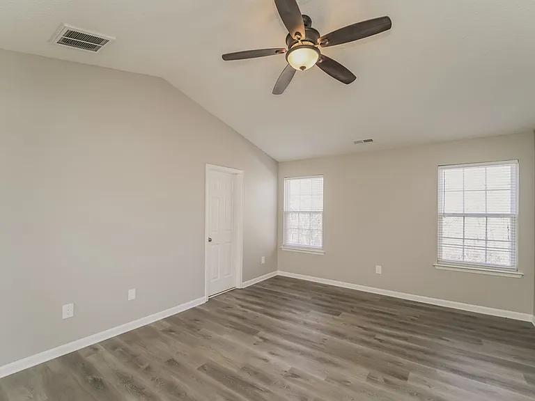1001 Omaha Dr — Photo 10