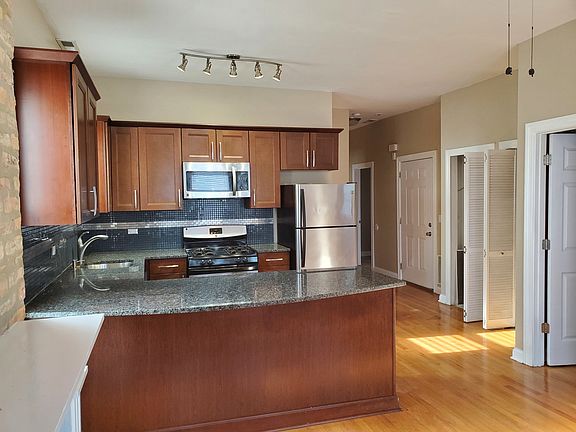 2nd image of 228 N Sacramento Blvd #2