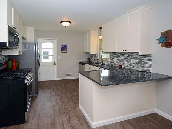 3rd image of 8597 Imperial Ave S