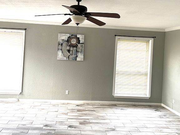 4th image of 1311 Farhills Dr