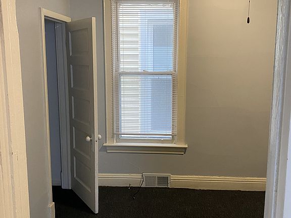 3rd image of 1639 Thorn St #1
