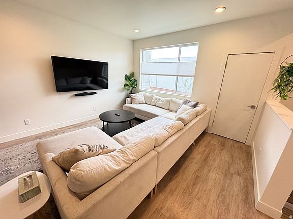 3rd image of 1538 E Talo Ct