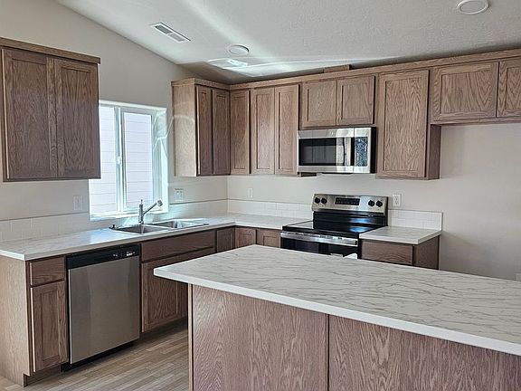 3rd image of 515 SE Polaris St