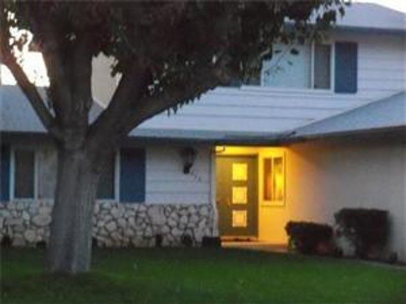 1st image of 424 Fenoak Dr