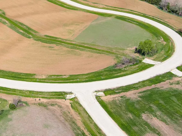 6 Grass Valley Ests #B, Garden Plain, KS 67050