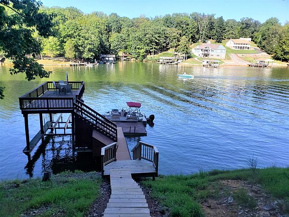 2nd image of 708 Forest Lawn Dr