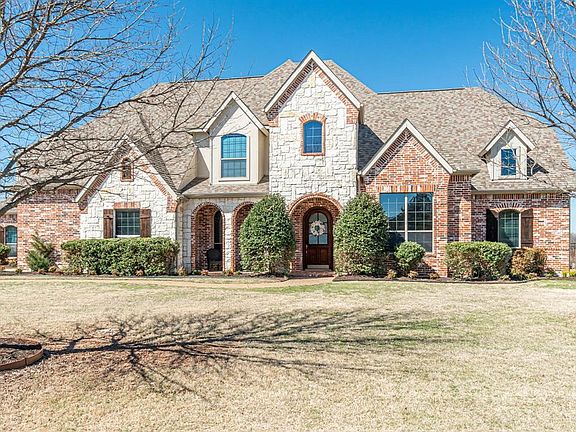 3rd image of 841 Beechwood Ln