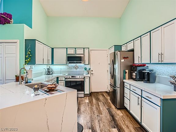 5th image of 4005 Radbourne Ave