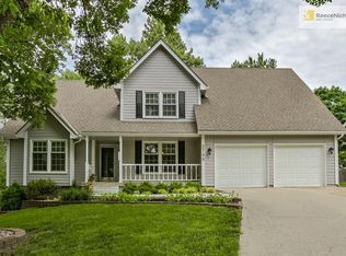 2708 NW Cliff Vw, Lees Summit, MO 64081