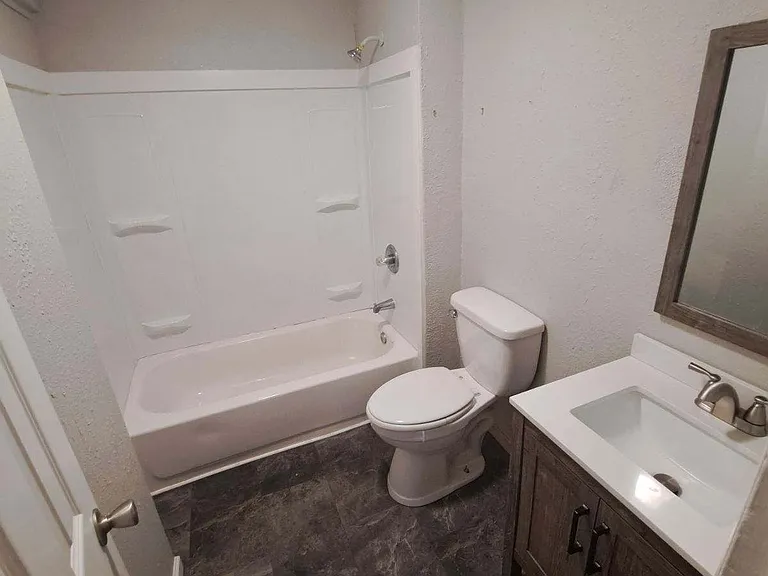 412 N Hawthorne St — Photo 5