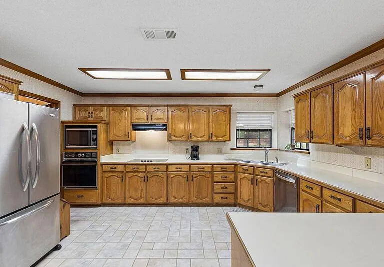 1013 Alamo Dr — Photo 4