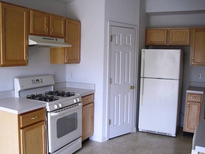 2nd image of 3675 Thornaby Cir