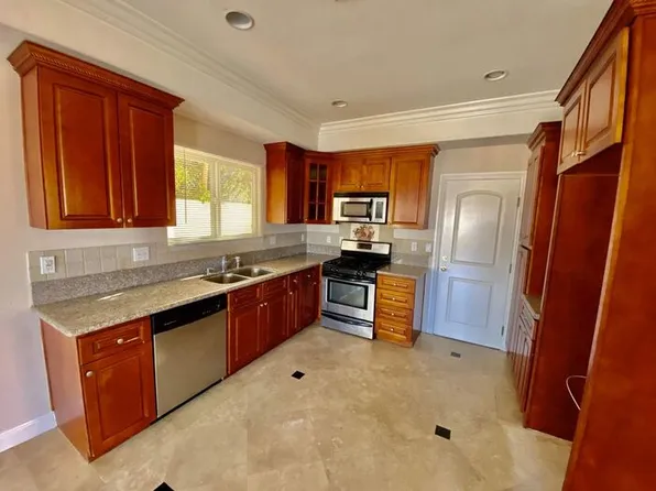 1611 W 251st St, Harbor City, CA 90710