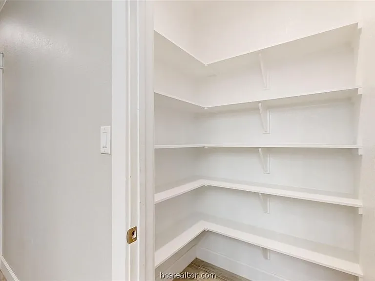 513 Kubin St — Photo 7