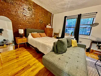 Rented by R New York