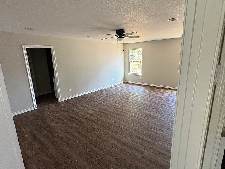 204 Marguerite Dr — Photo 3