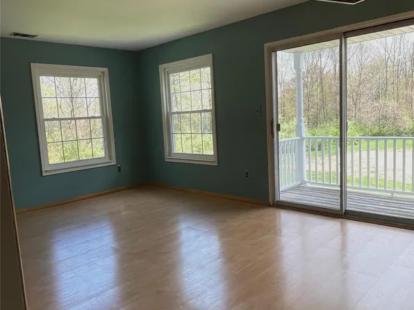 288 Fairview Cir, Middle Island, NY 11953