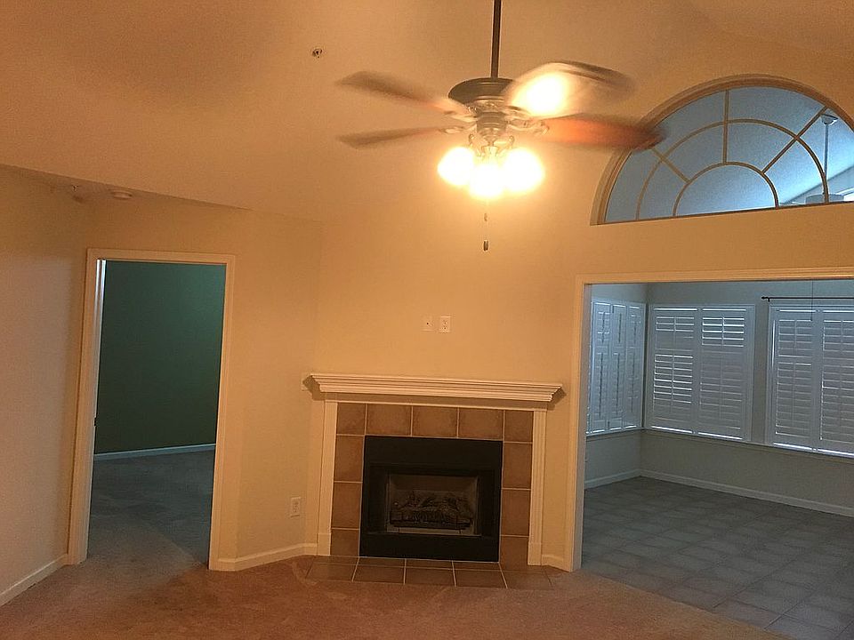 Fm. room w/ b/r door on left
