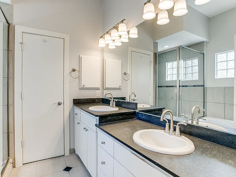 3824 Brown St #B — Photo 17