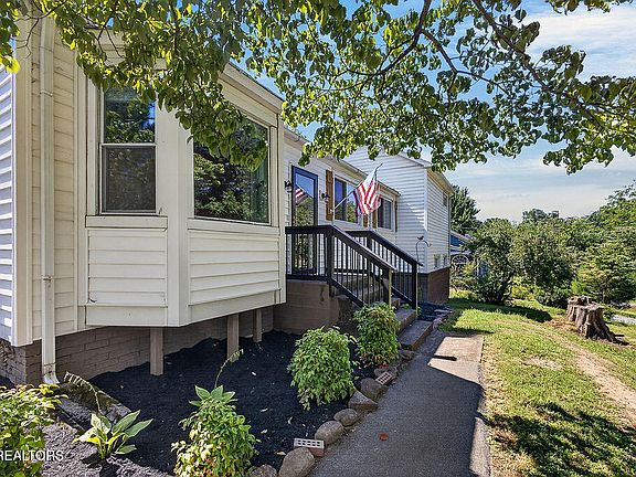 2nd image of 4204 Garden Dr
