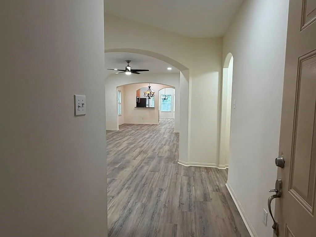 4 bed, 2.0 bath, 1885 sqft, $2,250 — Photo 2