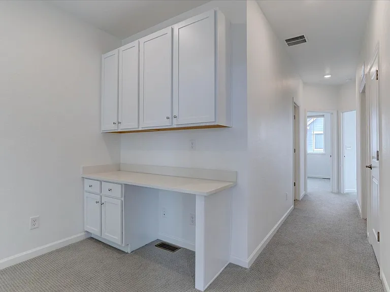 1828 S Poplar Ct — Photo 9