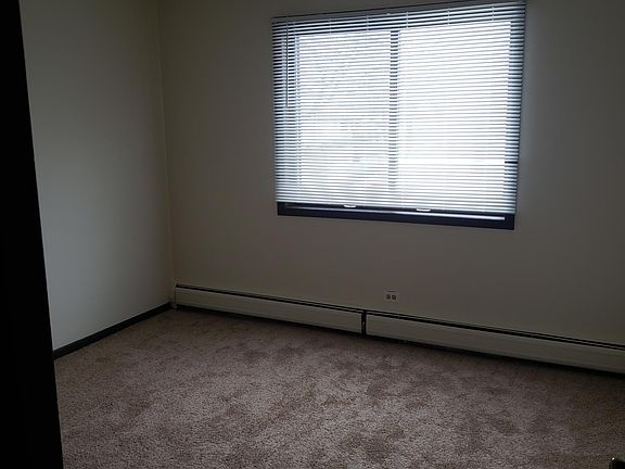 5th image of 15705 Reynolds Ln APT 2BL