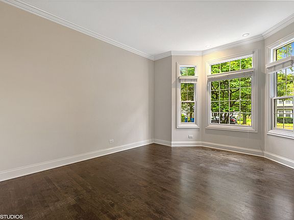3rd image of 10 S Thurlow St