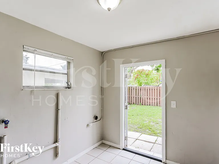 7231 McArthur Pkwy — Photo 14
