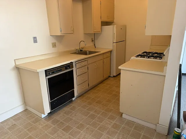 1230 Liberty St #2 — Photo 8
