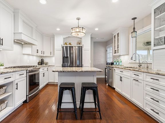 4th image of 3930 N Waggoner Rd