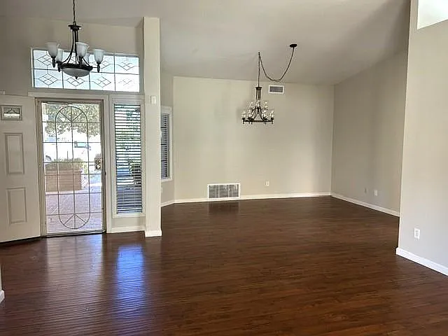 2800 Banyan Tree Ln — Photo 4