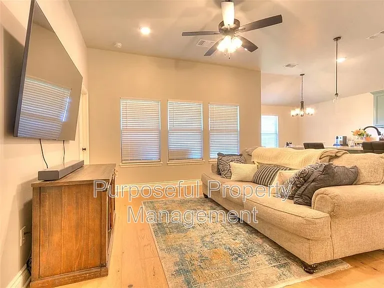 8701 Ricard Dr — Photo 5