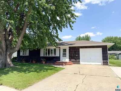 936 NE 6th St, Madison, SD, 57042