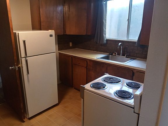 3rd image of 340 S Wagon Wheel Dr #3