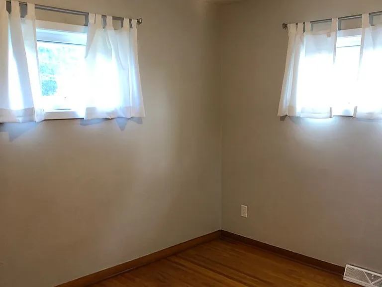 1607 Plymouth Ave — Photo 13